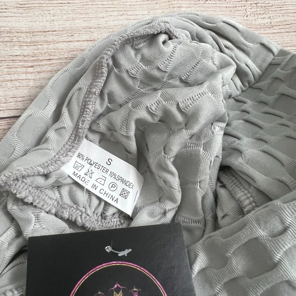 NEW Grey Textured Scrunch Leggings Size SM– High Waist Booty-Lifting‎  Gym Ready